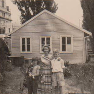 Memories of a 10 Quid Pom Memories of a 10 Quid Pom - Memories of a 10 Quid Pom My First Home In Australia 1958 Memories Of A 10 Quid Pom