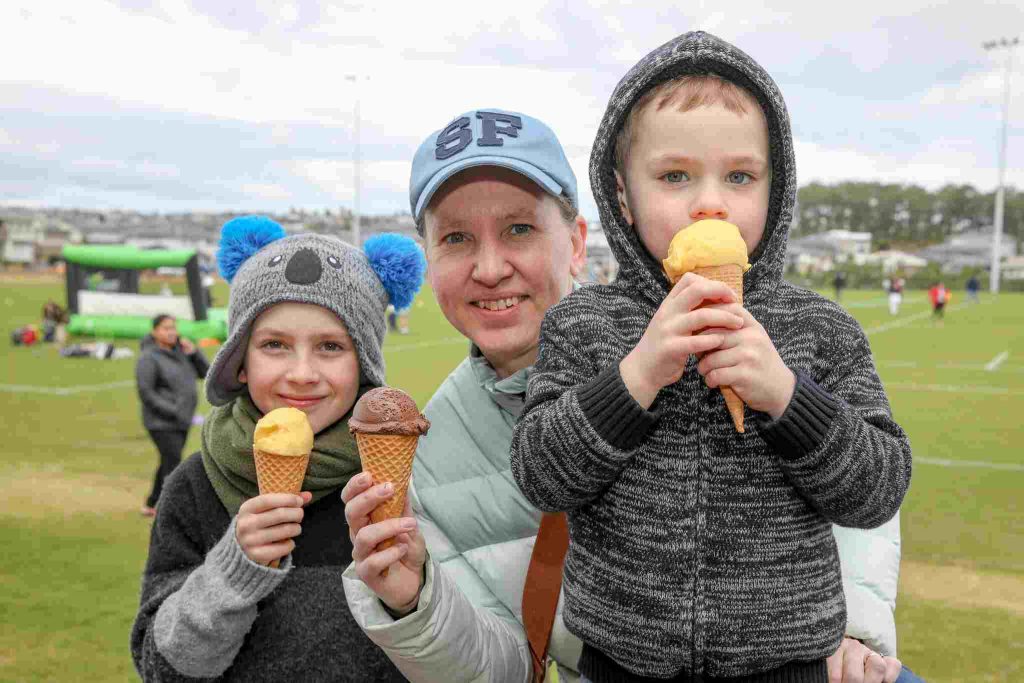 Residents enjoying gelato 