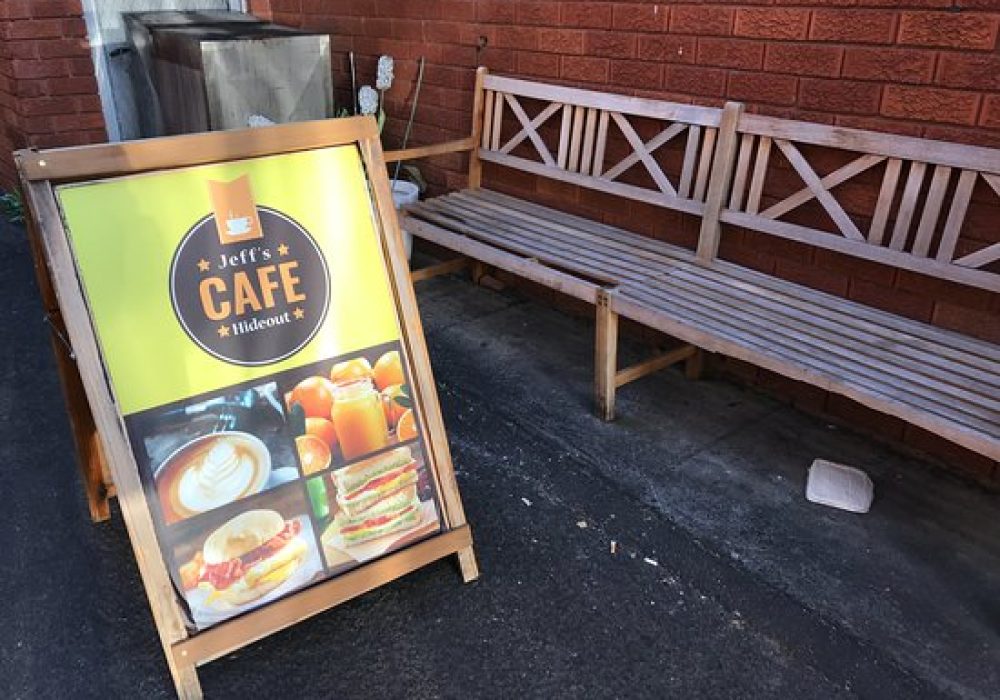outdoor-bench-seating